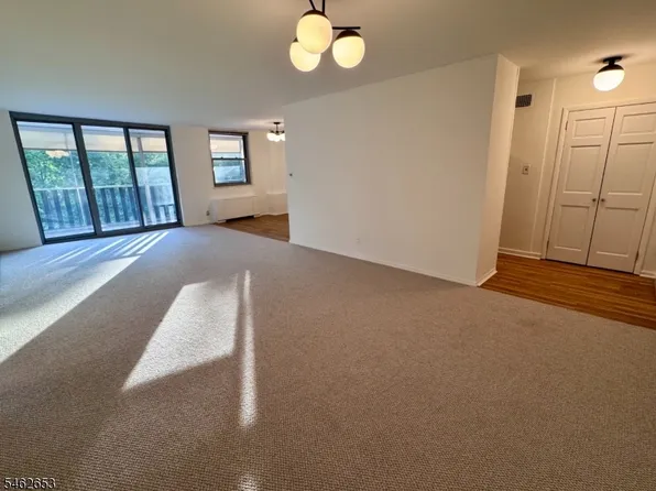 530 Valley Rd APT 3S, Montclair, NJ 07043