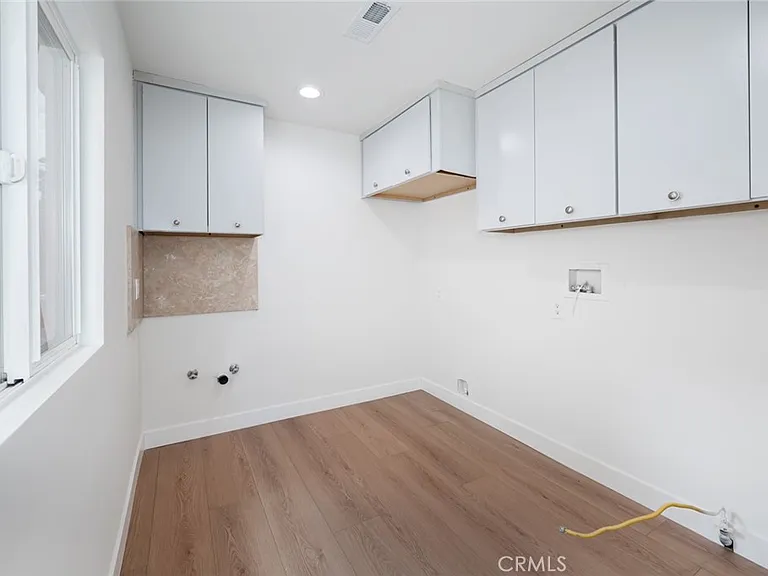 15147 Otsego St — Photo 16