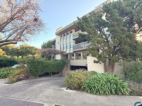 2nd image of 320 Palo Alto Ave APT F2
