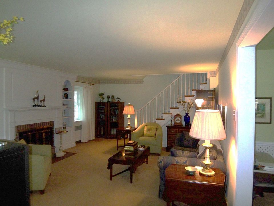 2nd image of 85 E Plumstead Ave