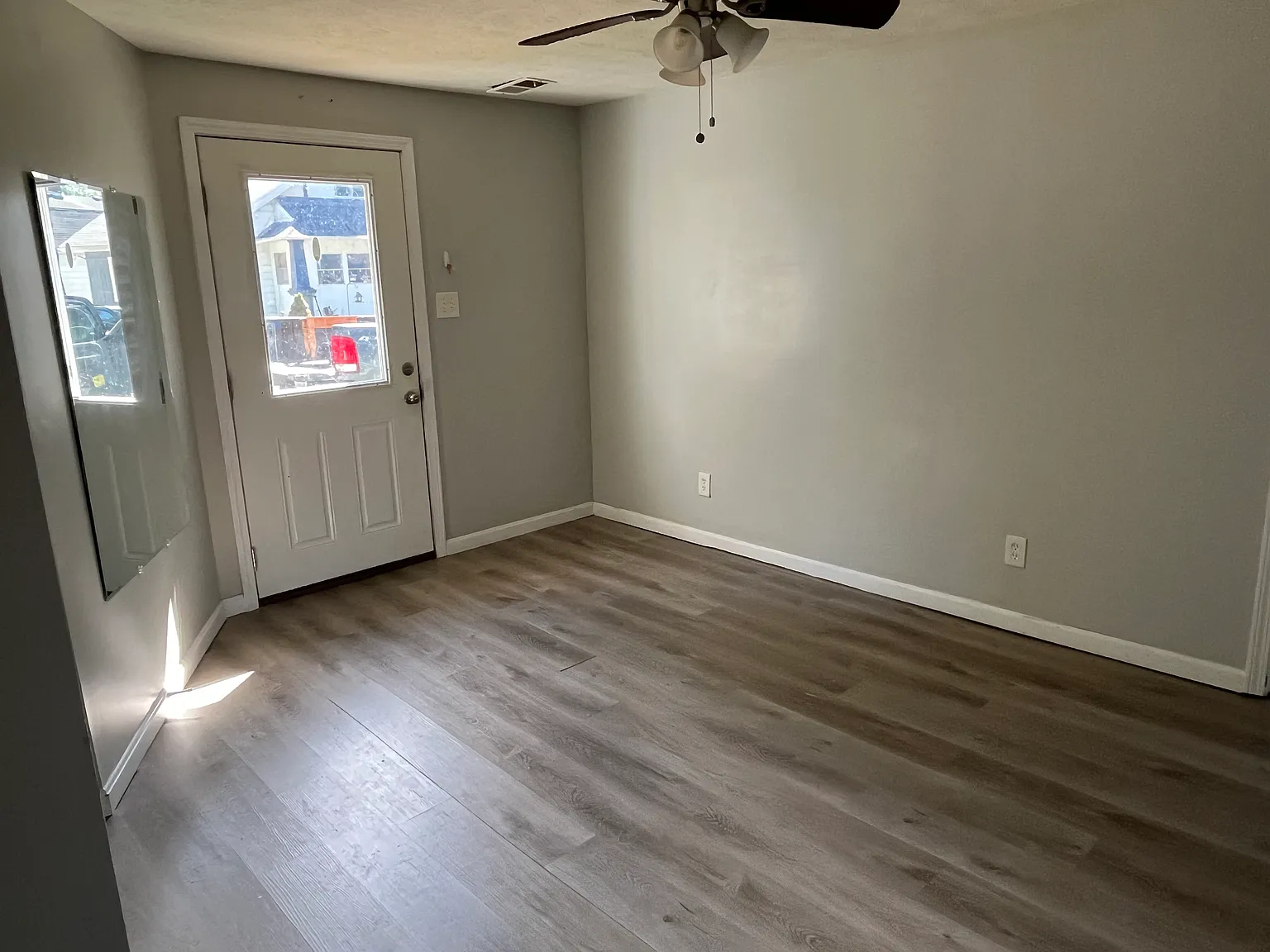 2 bed, 884 sqft, $1,200 — Photo 2