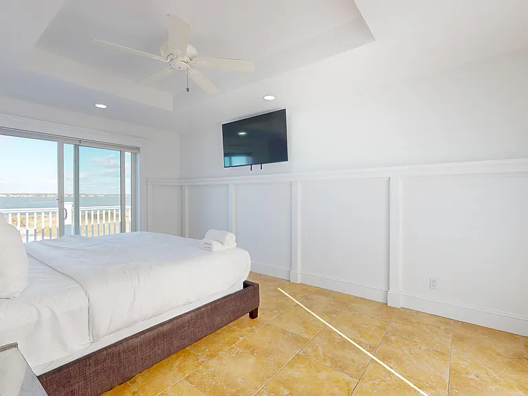 750 Dune Rd — Photo 49