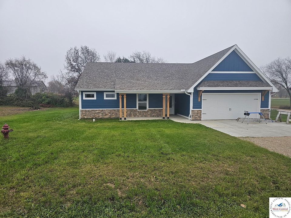2nd image of 201 Cherry Ln