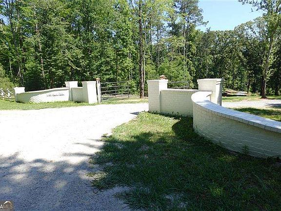 4th image of 16 Vineyard Dr