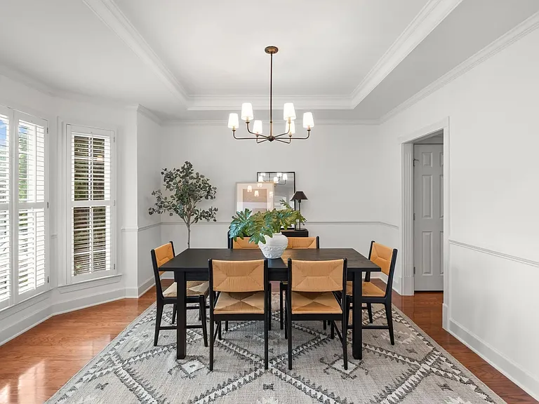 401 Beauchamp Cir — Photo 4
