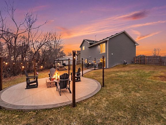 3rd image of 700 Horseshoe Ln