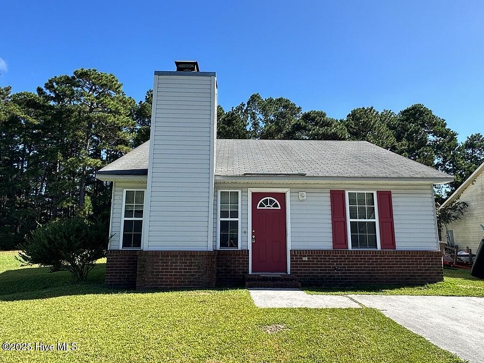 1st image of 204 Live Oak Ct