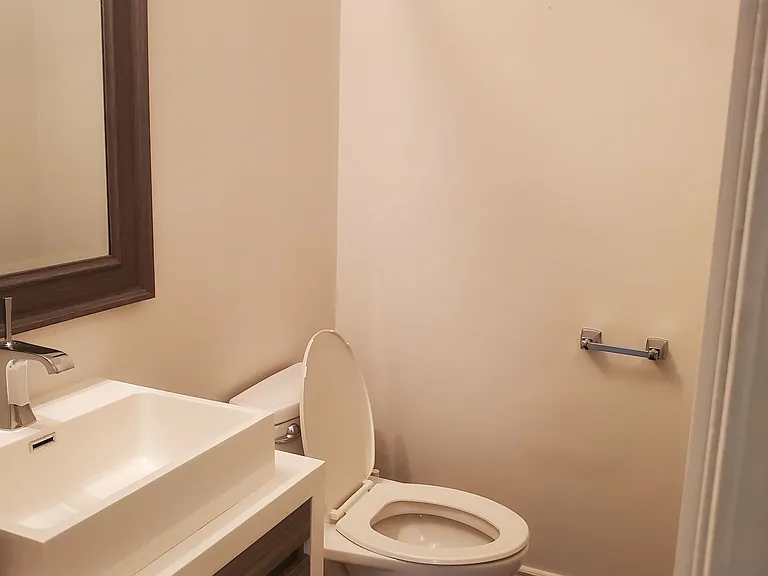104 Houseman Cres — Photo 24