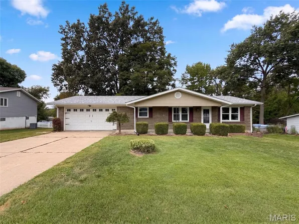 1621 Christy Dr, Saint Charles, MO 63303