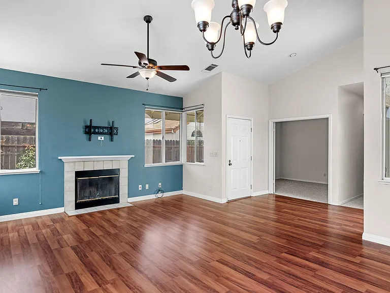 957 McCoy Creek Cir — Photo 4