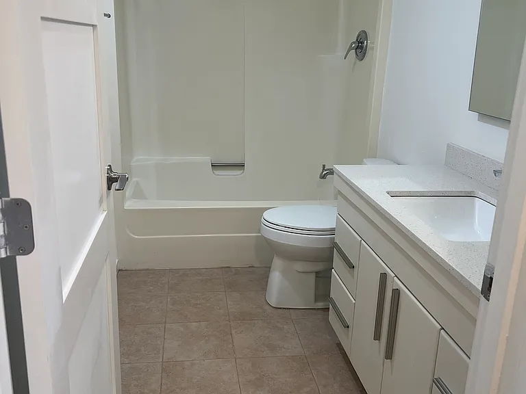 2356 Erlands Point Rd NW — Photo 10