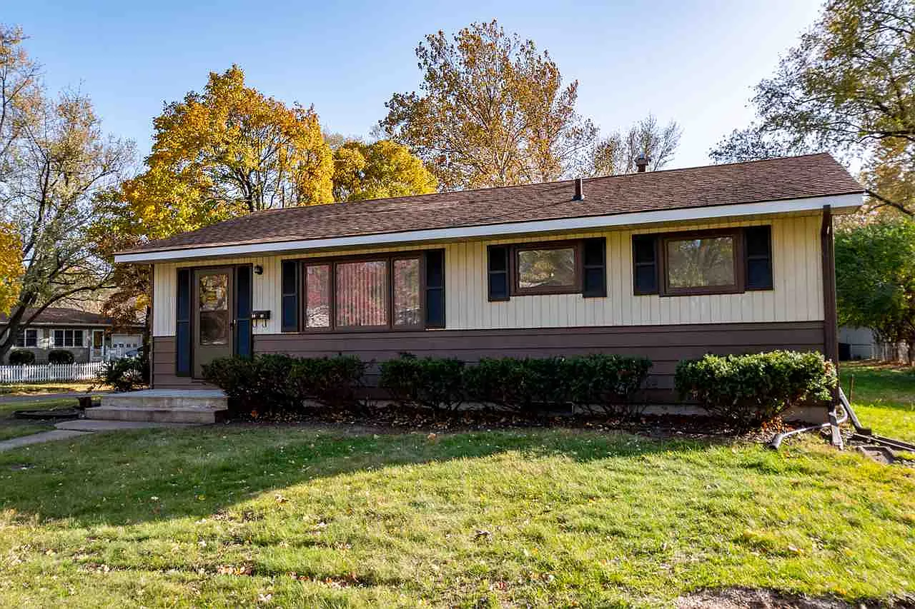 3037 Friendship St photo 1