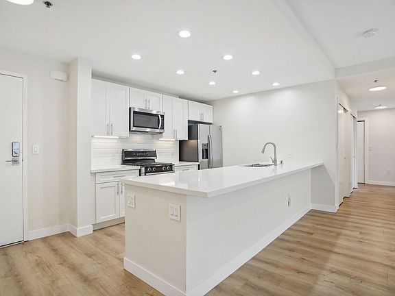 2nd image of 1401 Jackson St APT 505