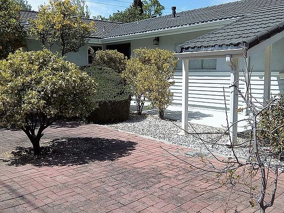 2nd image of 725 Henrietta Ave
