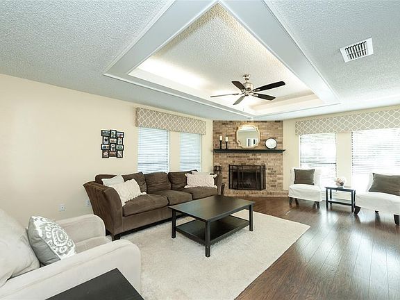 2nd image of 3208 Old Orchard Ln
