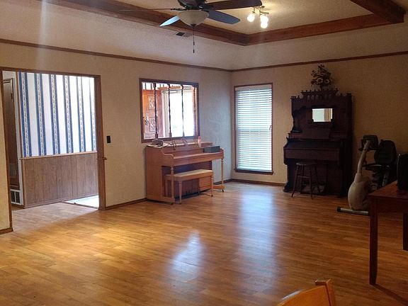 4th image of 1006 S Mobeetie St