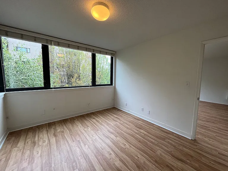 2020 SW Main St #602 — Photo 12