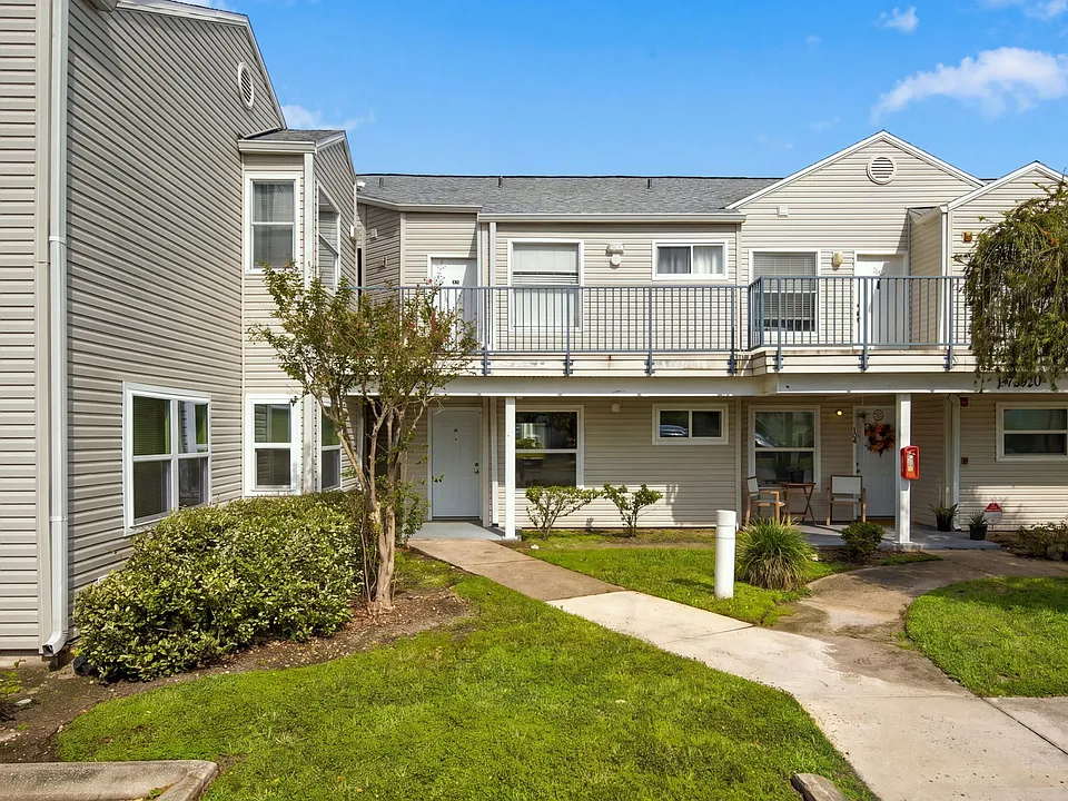 2520 Woodgate Blvd #102