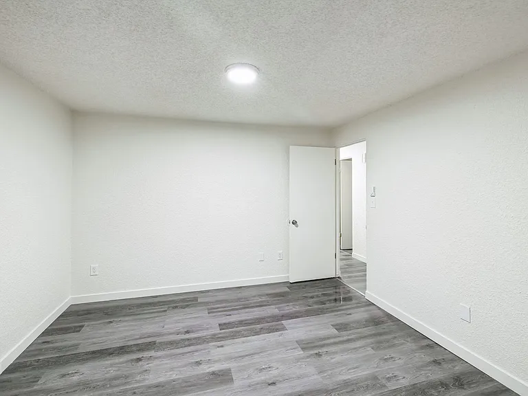Chestnut Apartments — Photo 17