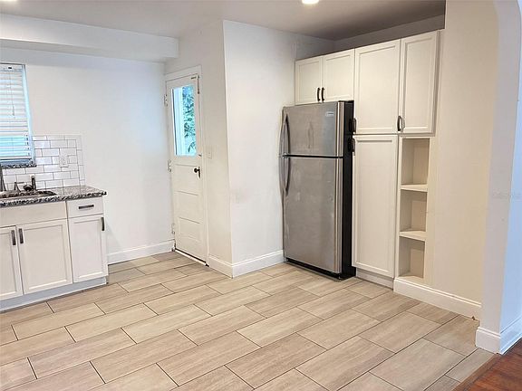 5th image of 604 W Princeton St