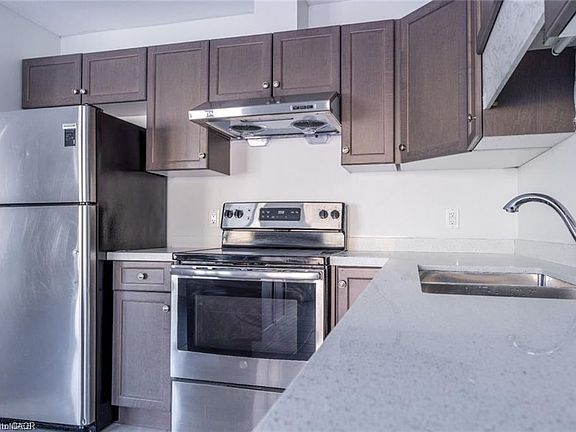 5th image of 80 Monarch St