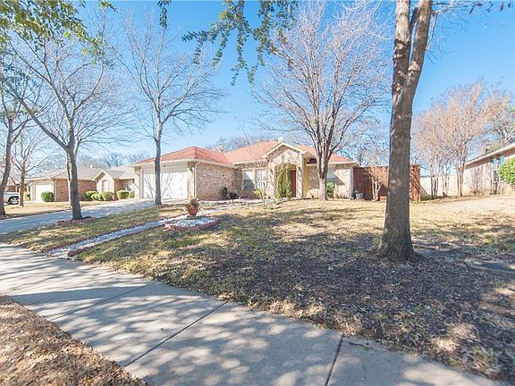 2nd image of 3211 Cliff Oaks Dr