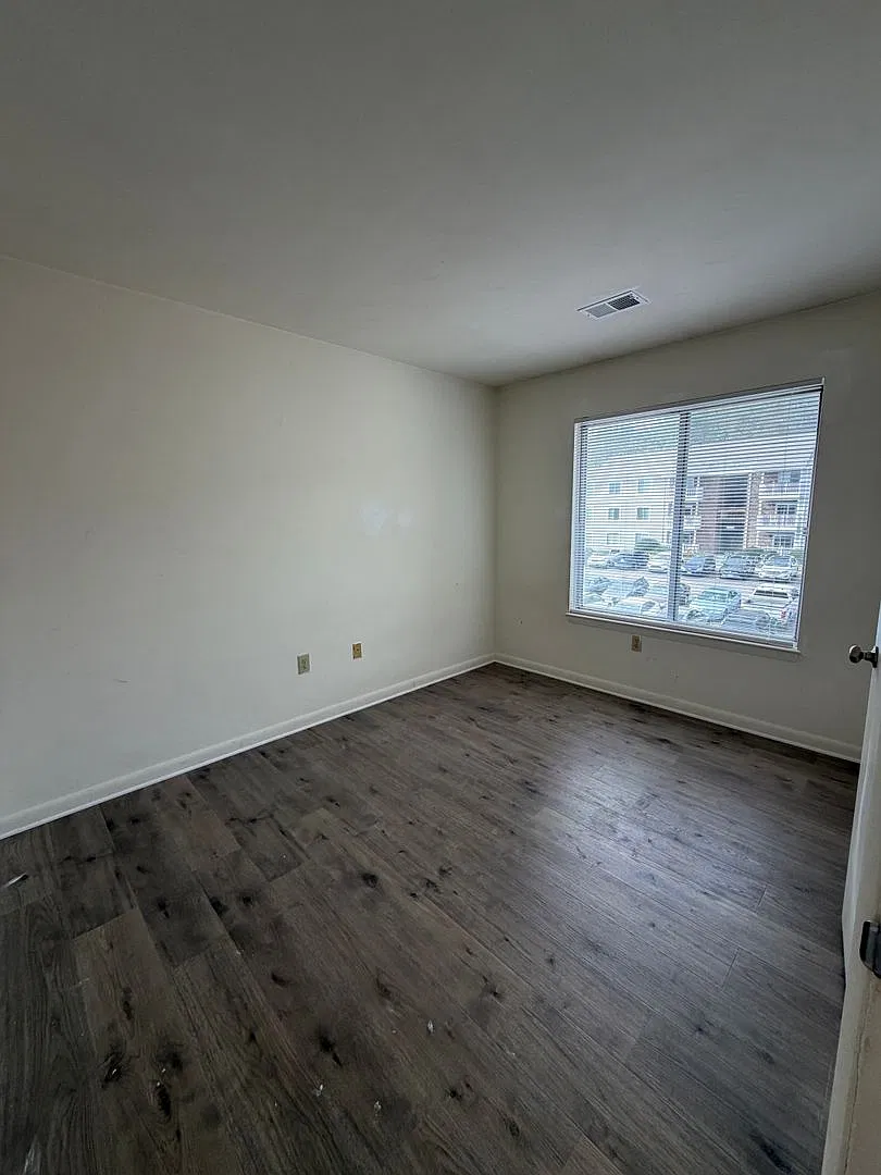Updated Top Floor Apartment Near Virginia Tech — Photo 2