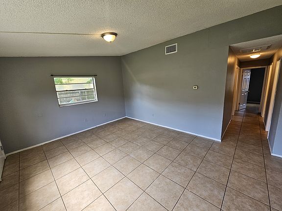 3rd image of 1409B Laura St