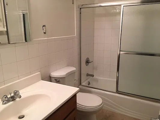 Rented by Vespa Properties Group | media 16