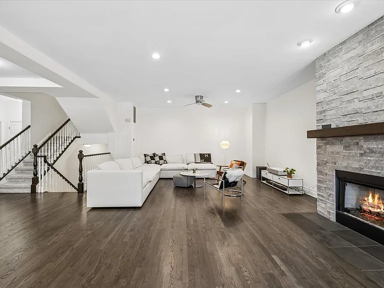 1863 Admiral Ct #1863 — Photo 5