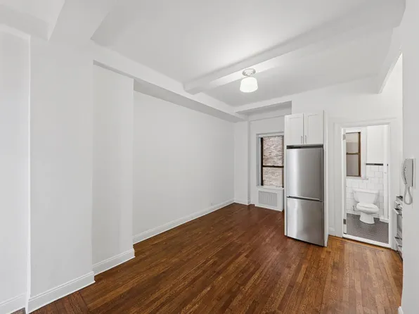19 West 69th Street image 1 of 24