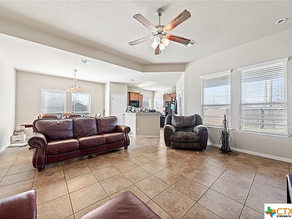 4th image of 404 Parkfield Ln