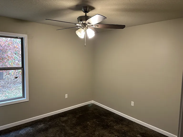402 Kiersen Ln — Photo 8