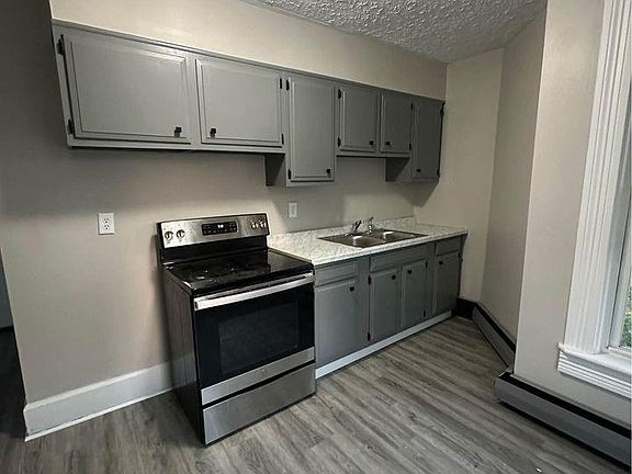 2nd image of 121 Washington St APT B