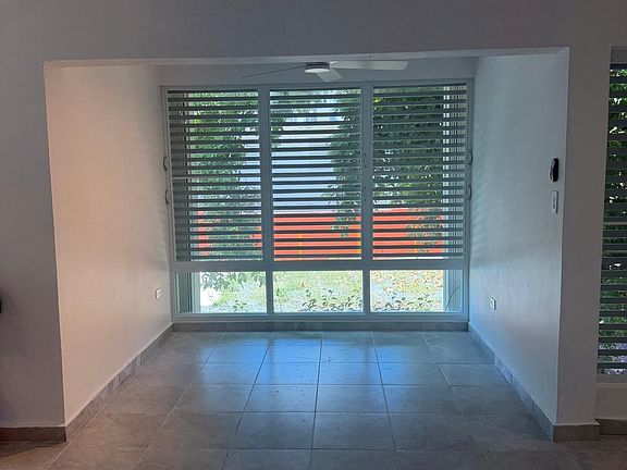 4th image of 155 Valle Taft #202