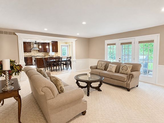 3rd image of 430 Waterford Dr
