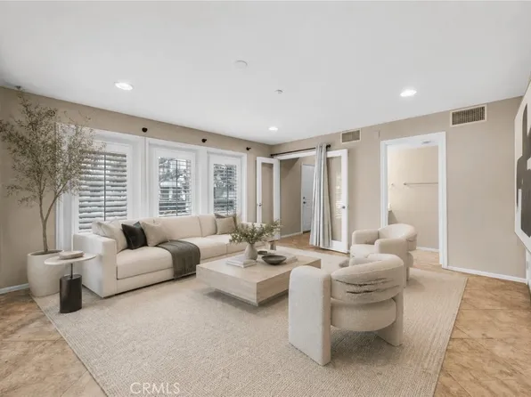284 Tustin Field Dr, Tustin, CA 92782