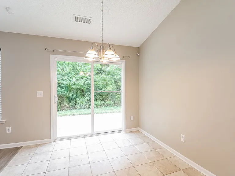 2111 Hunters Trail Dr — Photo 5