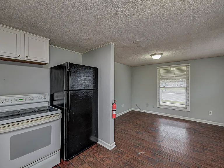 3232 S Emerson Ave #5 — Photo 6