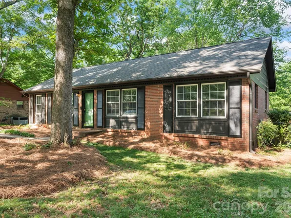606 Deer Creek Dr, Matthews, NC 28105