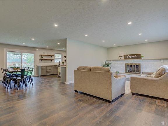 3rd image of 1125 Regal Hill Dr