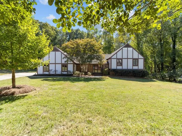 109 Woodleigh Ct, Jamestown, NC 27282