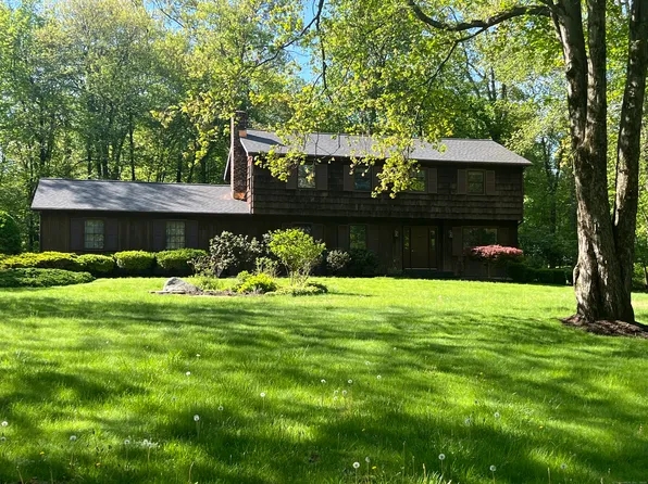 10 Tanglewood Drive, Danbury, CT 06811