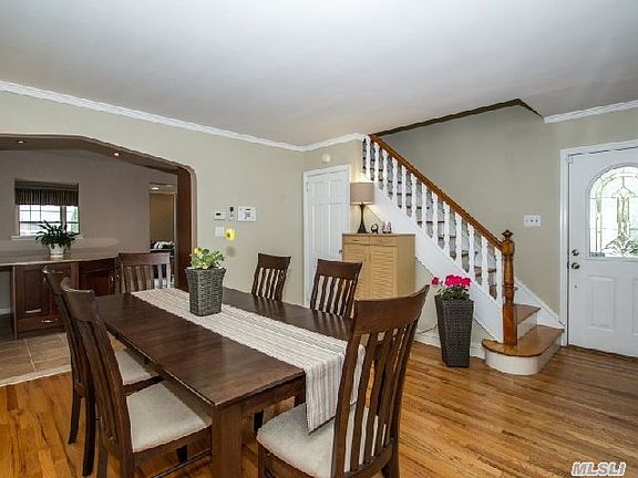 4th image of 22 Howard Ave