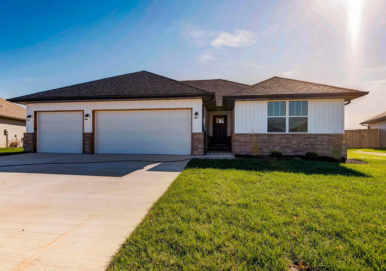 South Nixa 4 Bedroom Family Home — Photo 1