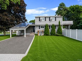 57 Pearl St, Deer Park, NY 11729
