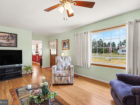 4th image of 21768 Maple Dr
