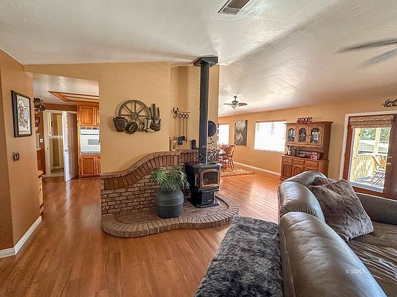 4th image of 3722 Flicker Rd