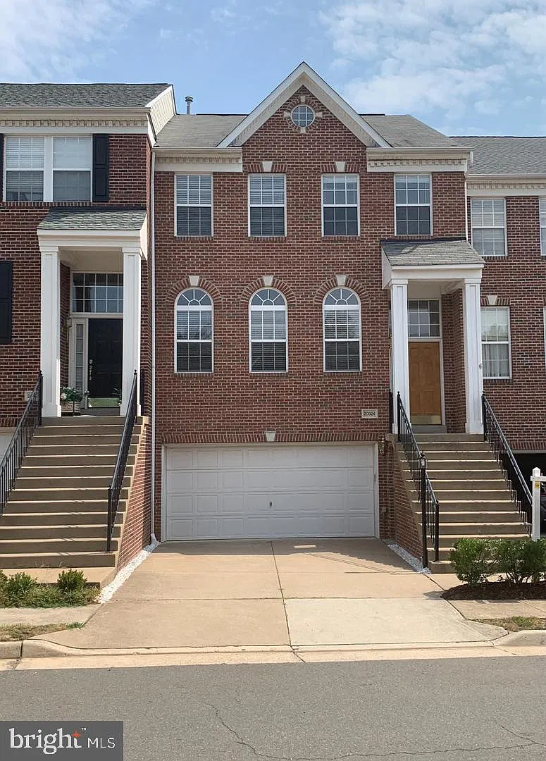 3 bed, 3.5 bath, 2376 sqft, $3,385 — Photo 1