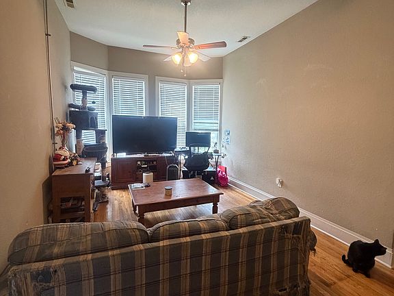 3rd image of 922 Kentucky St APT 4